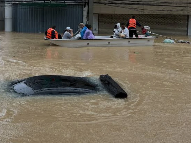 Once-in-300-years rain floods southern Thailand; 19 dead
